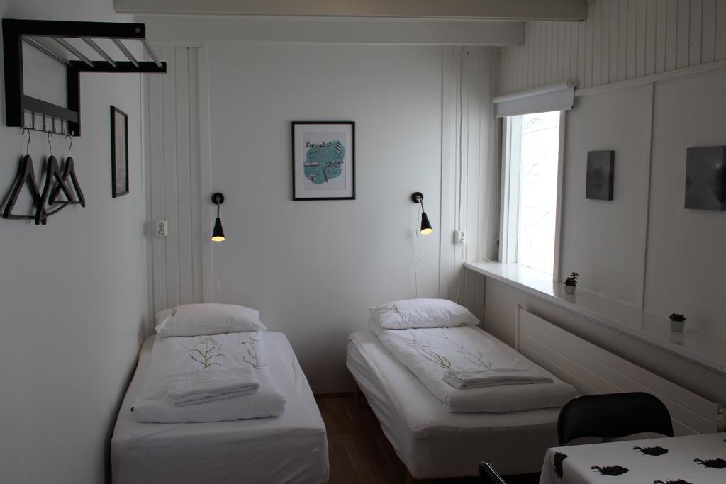 Lonsa Guesthouse Akureyri Exterior photo